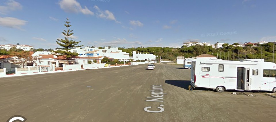 Zona discreta, oscura, muy cerca de playa - Cartaya