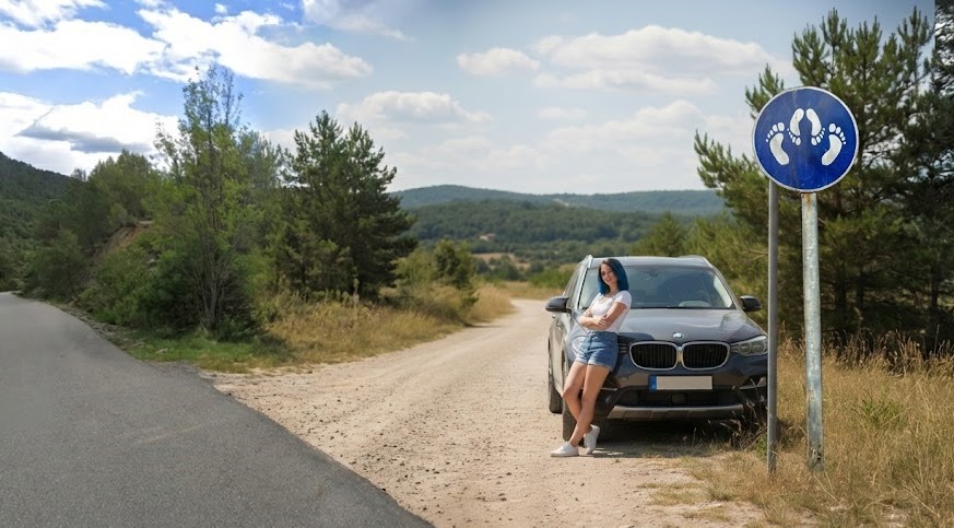 Iglesia antigua perdida por o monte - Aínsa